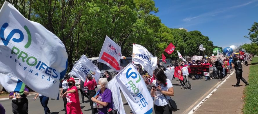 A Aspal presente na manifestação do Dia do Servidor e contra a PEC 32 em Brasília e em São Paulo.